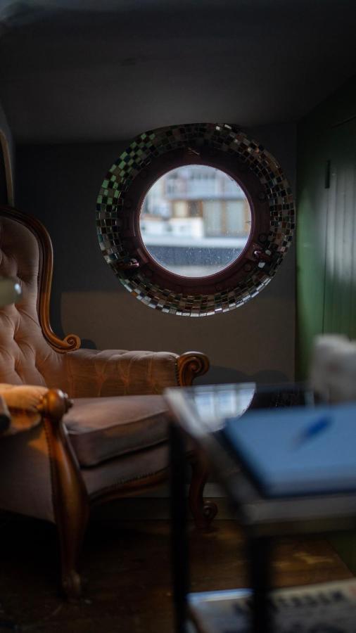 Amsterdam Center - Houseboat B&B By Captain Ricard Dış mekan fotoğraf